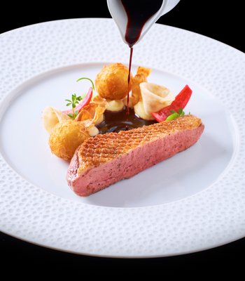 Kachna/ cibule/ brambora/ erven vno - Zážitková restaurace v Praze