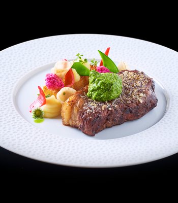 Hovz nzk rotnec/ Parmazn/ brambory/ Salsa Verde - Zážitková restaurace v Praze